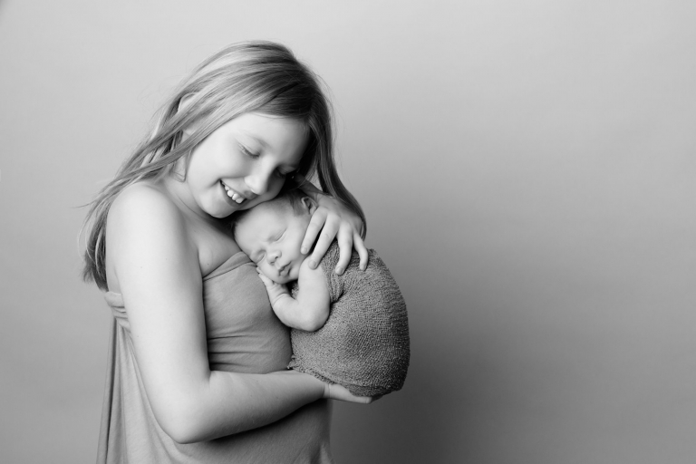 Besondere, natürliche Babyfotos und Neugeborenenfotos von Babyfotograf für Berlin und Potsdam, zarte Neugeborenenfotografie und natürliche Babyfotografie im professionellen Fotostudio